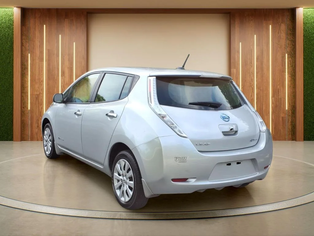 Used 2016 Silver Nissan S image 29