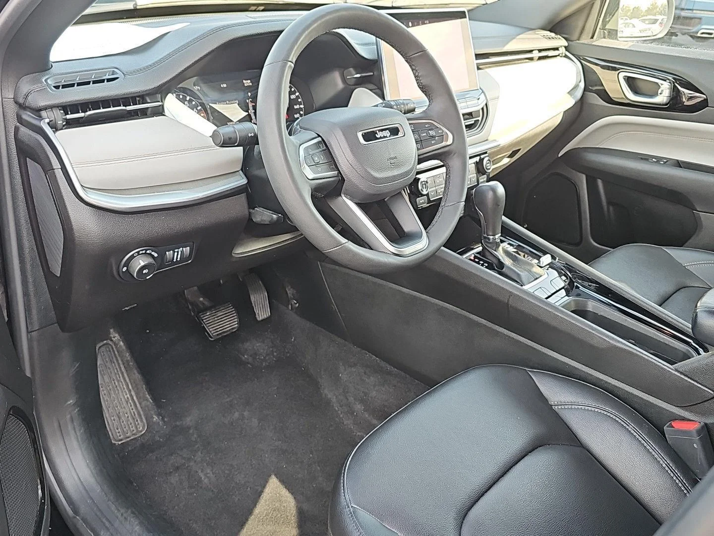 Used 2025 Diamond Black Jeep Limited image 12