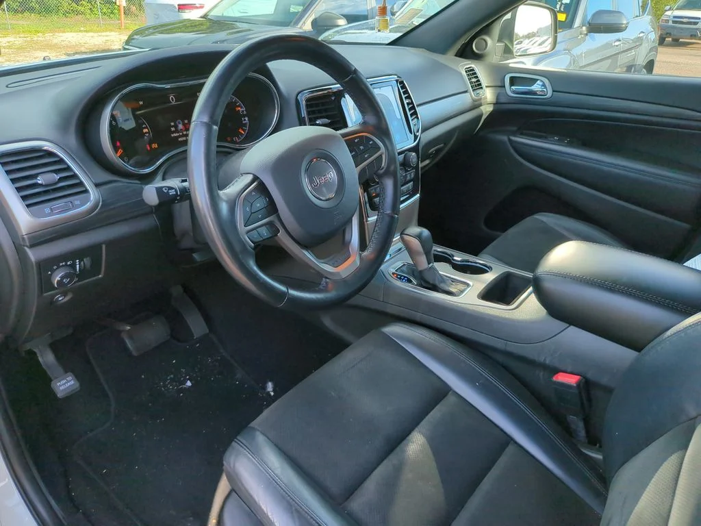 Used 2021 White Jeep Laredo X image 8
