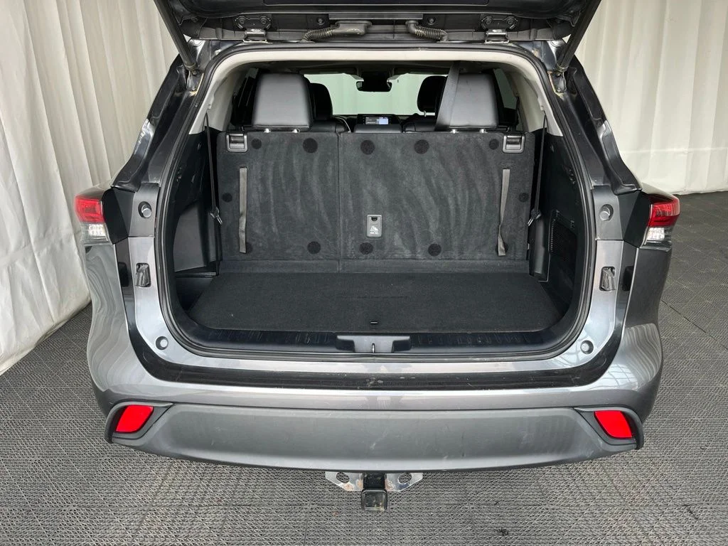 Used 2020 Gray Toyota XLE image 28