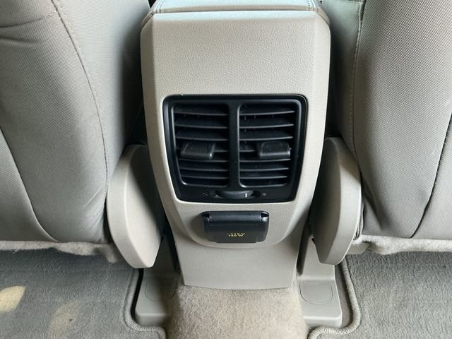 Used 2015  Ford SE image 24