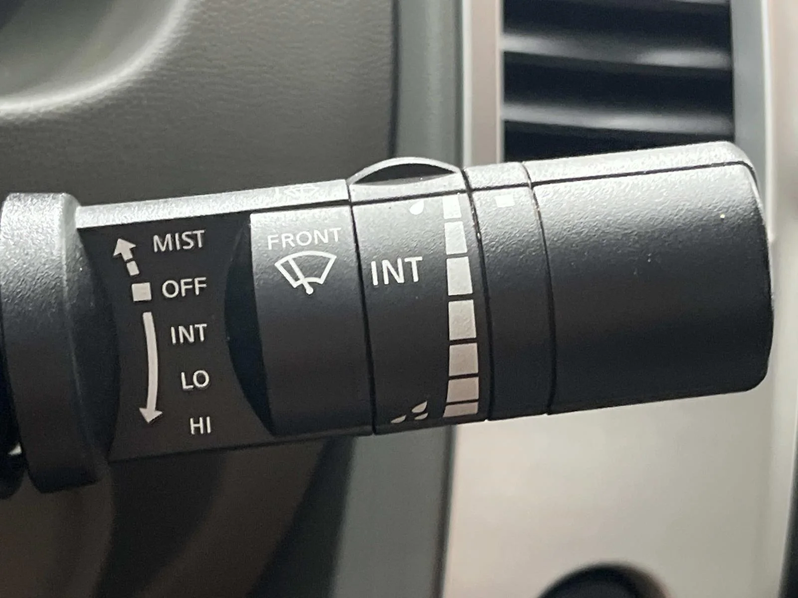 Used 2021 Gun Metallic Nissan SV 4x2 Crew Cab 3.8L V6 1 Owner image 25