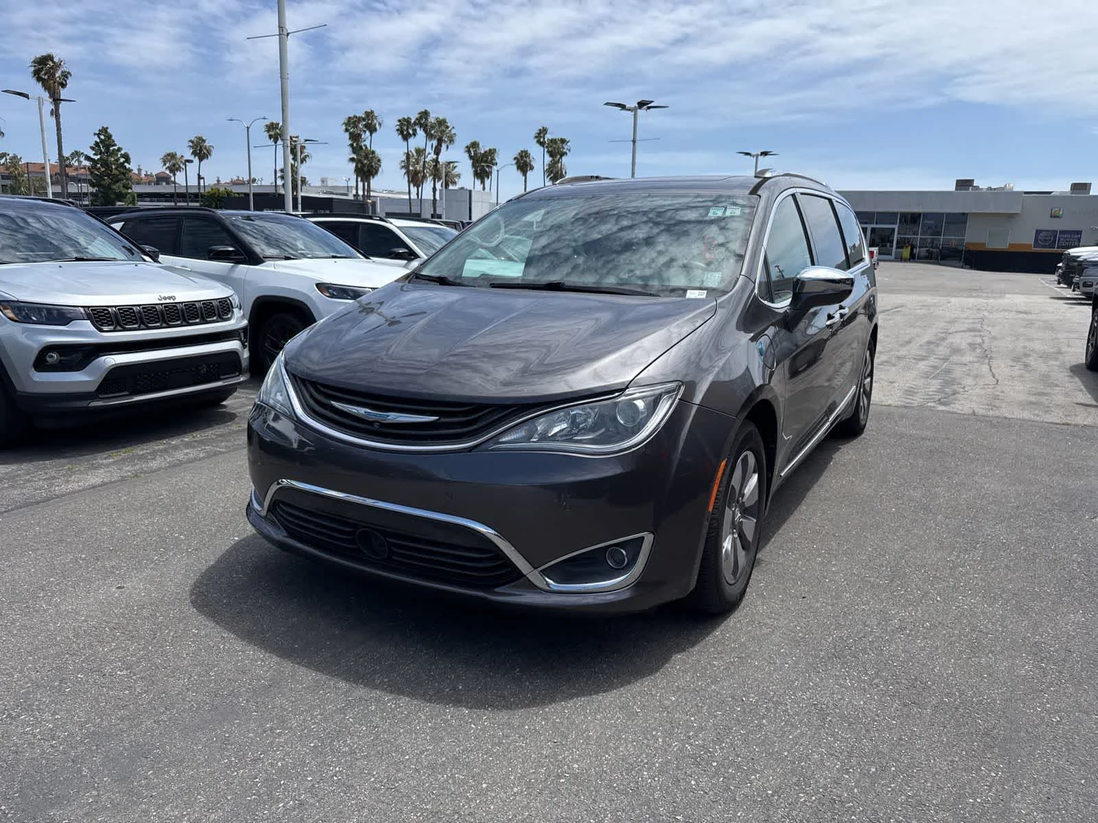 2019 Chrysler Pacifica Hybrid Limited's photo
