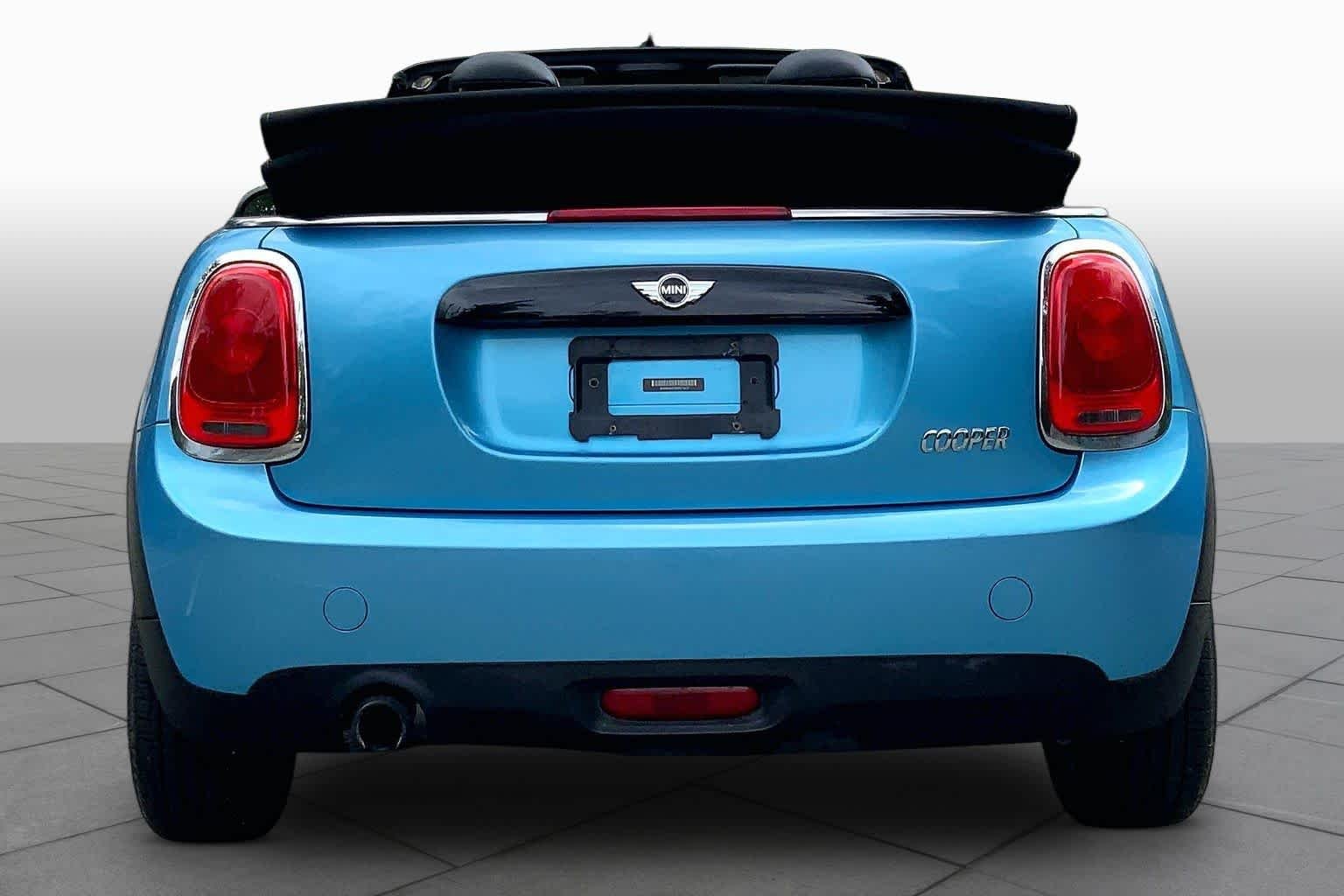 Used 2016 Electric Blue Metallic MINI  image 4