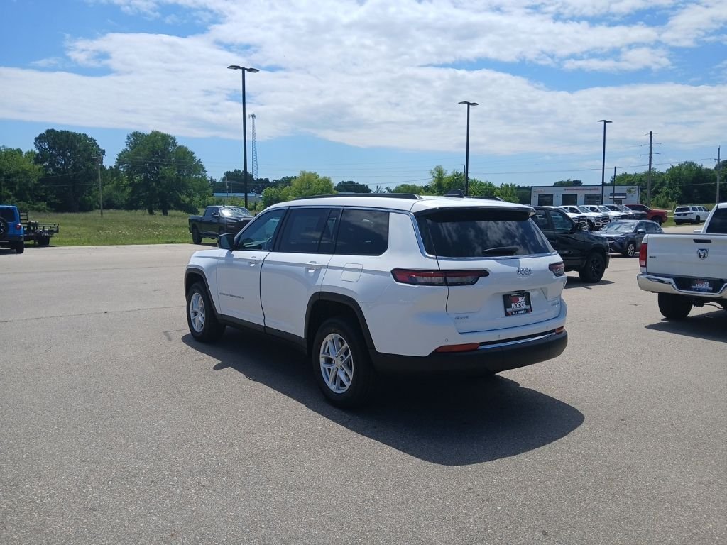 New 2026 Bright White Clear-Coat Exterior Paint Jeep Laredo image 6