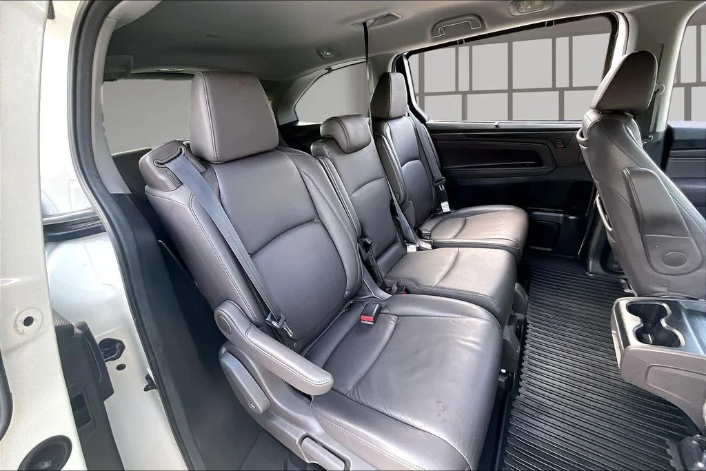 Used 2019 White Honda Touring image 25
