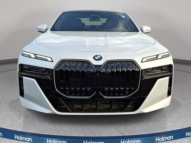 New 2026 Mineral White Metallic BMW 760i xDrive image 2