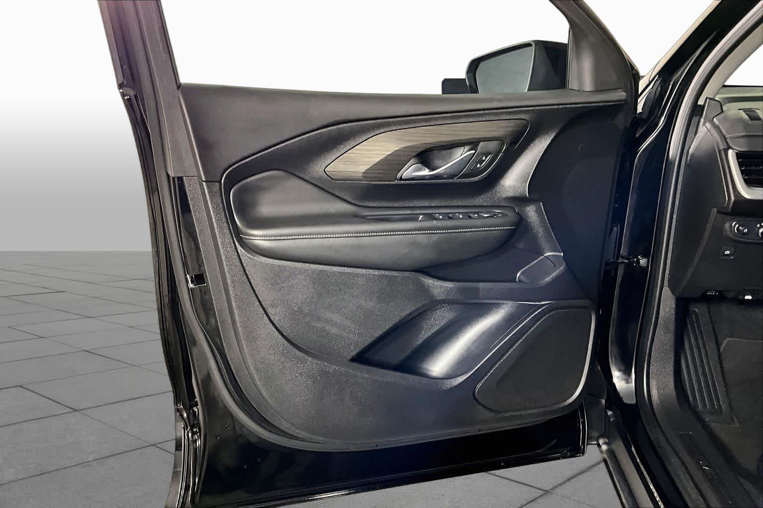 Used 2024 Ebony Twilight Metallic GMC SLE image 20