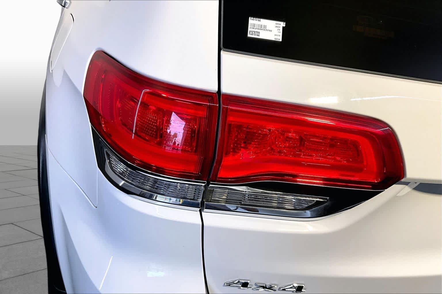Used 2019 Bright White Clear Coat Jeep Limited image 28