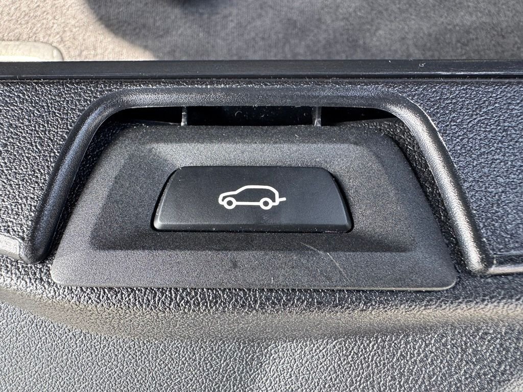 Used 2026 Black BMW M60i image 14