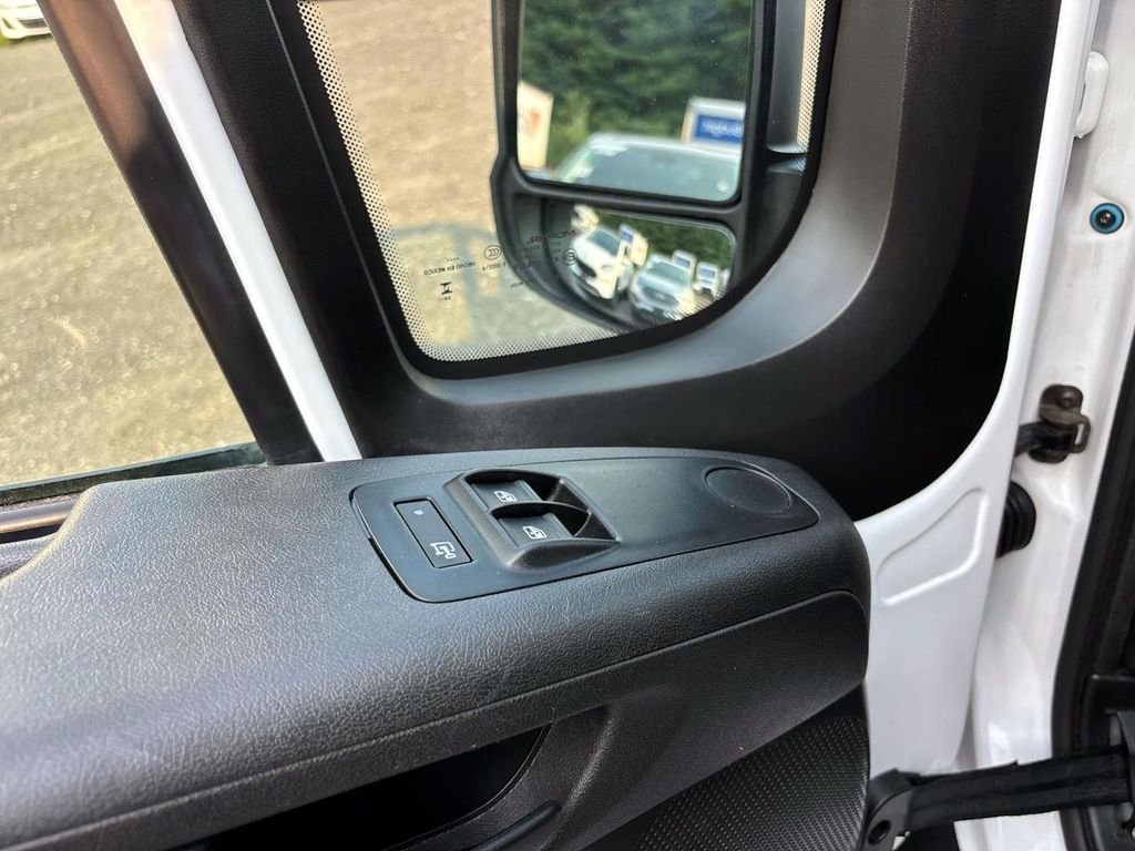 Used 2025 White Ram  image 11