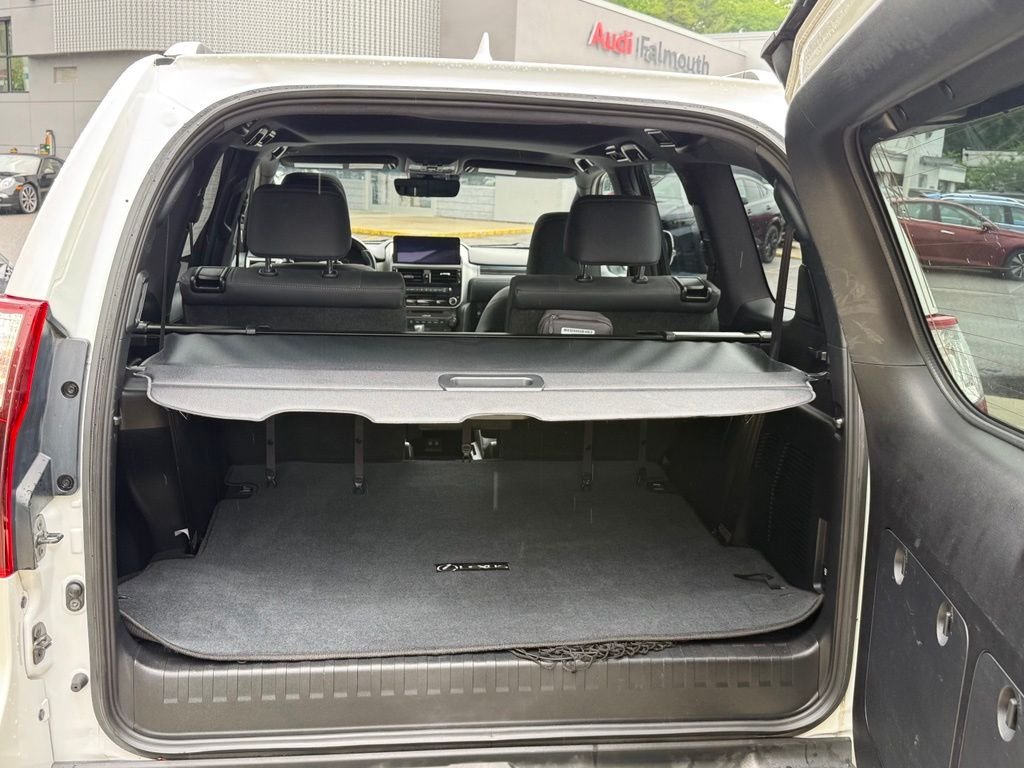 Used 2022 White Lexus 460 image 18