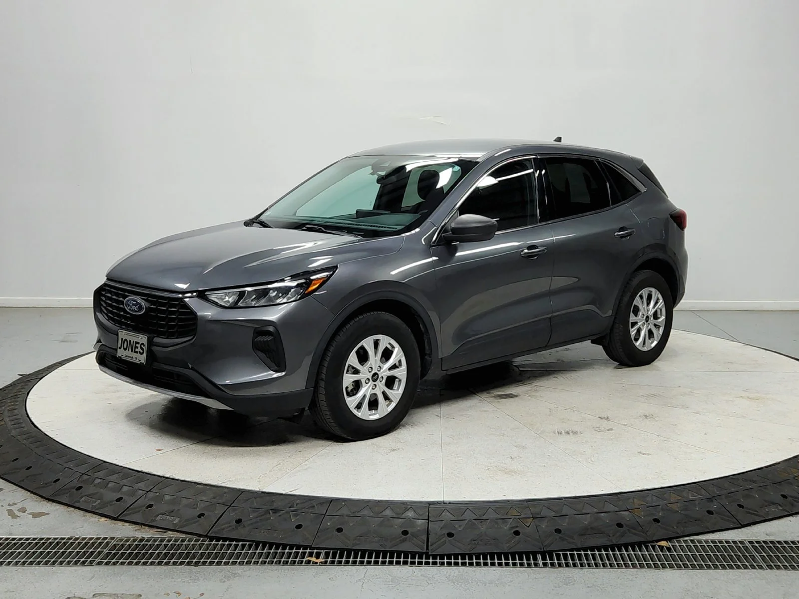 Used 2024 Gray Ford Active image 4