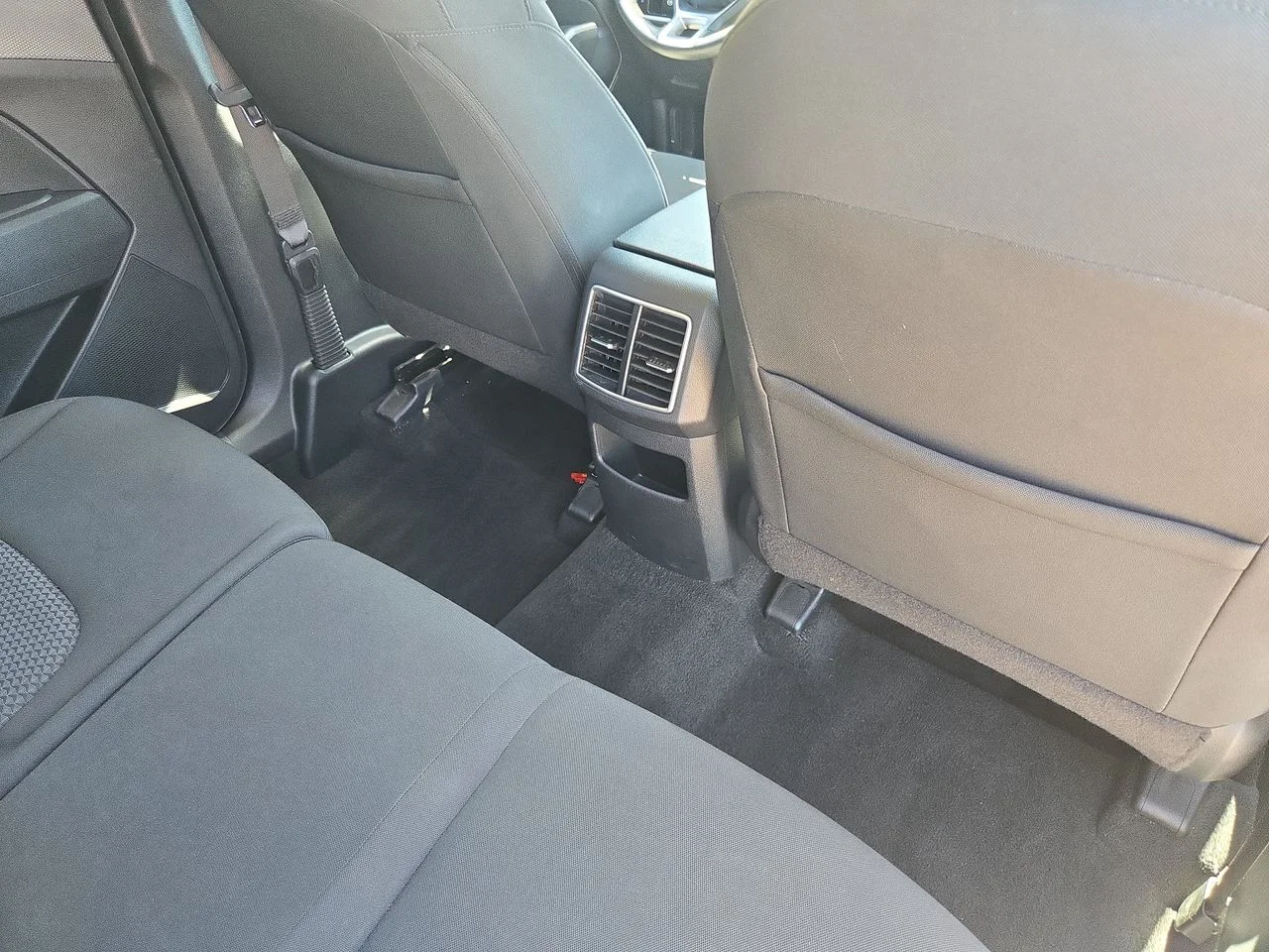 Used 2025 Everlasting Silver Kia LX image 10