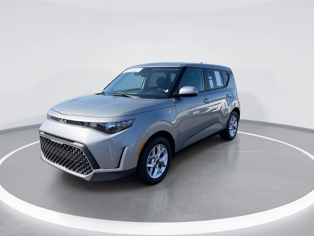 Used 2025 Gray Kia LX image 4