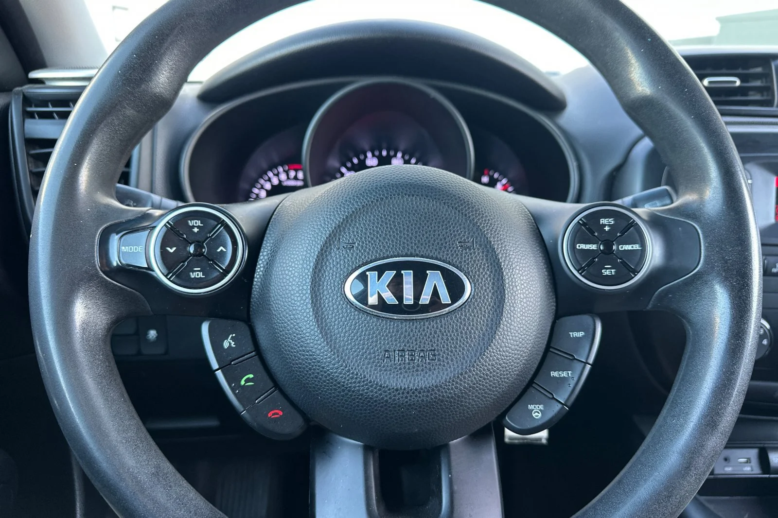 Used 2016 White Kia Base image 21