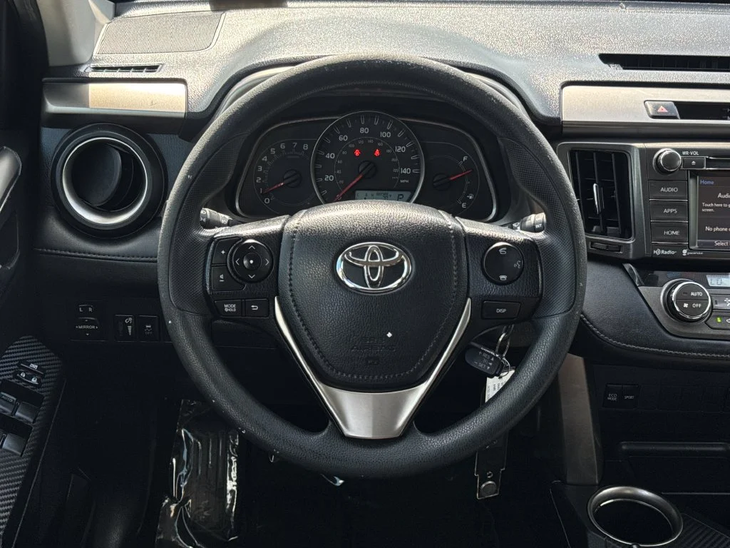 Used 2015 Silver Toyota XLE image 13