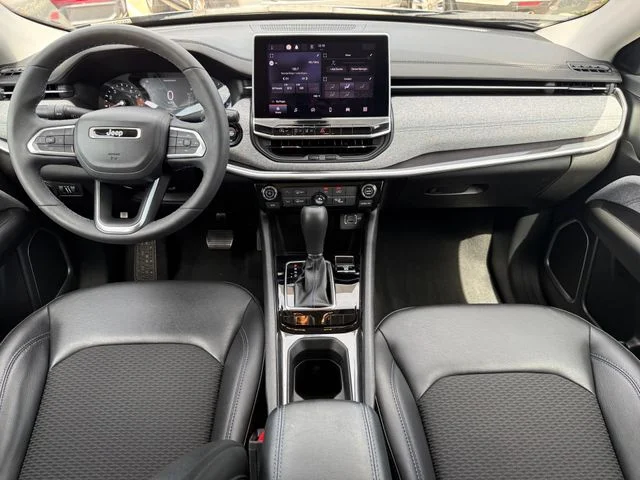 Used 2022 Gray Jeep Latitude image 20