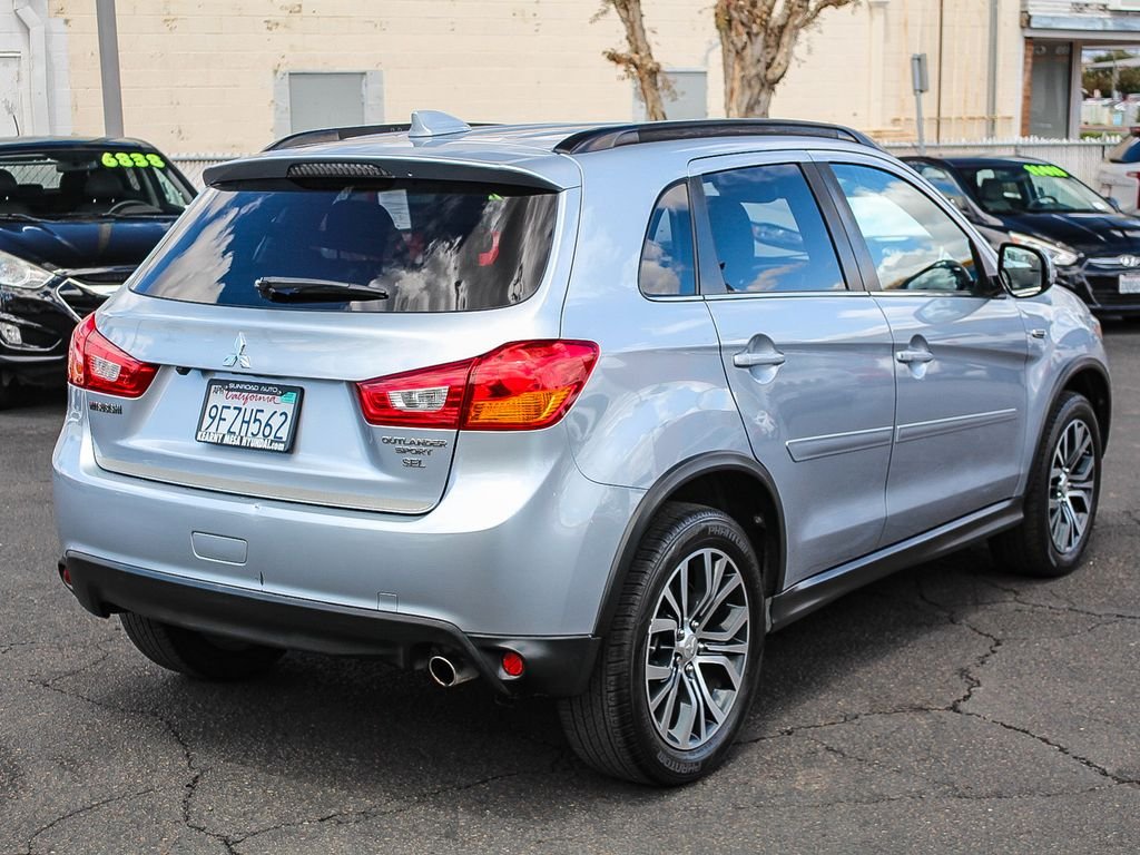 Used 2017  Mitsubishi SEL image 9