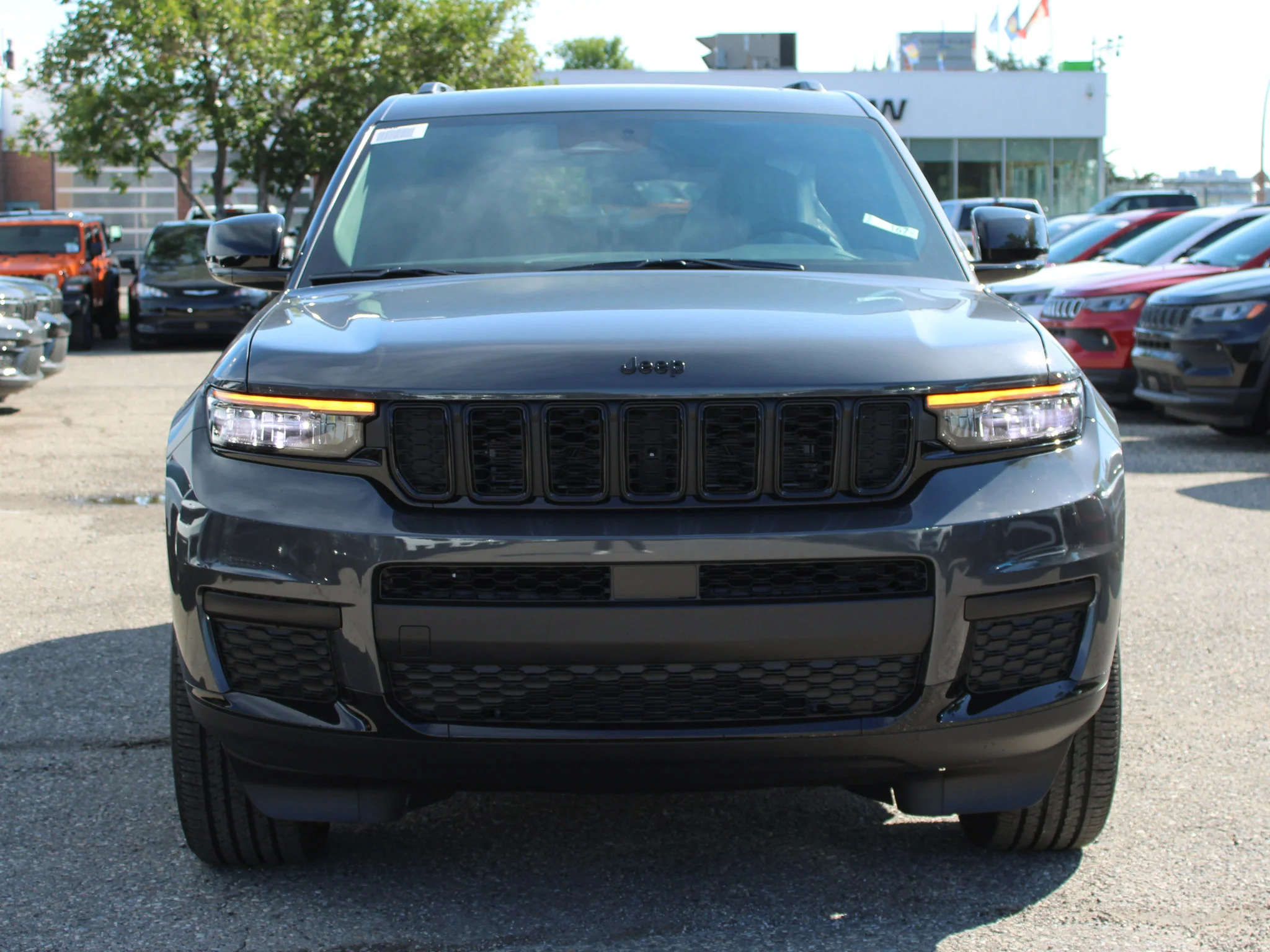 Used 2025 Grey Jeep Altitude* 4x4, Sunroof, Heated Leather, Wireless Charging Pad image 5