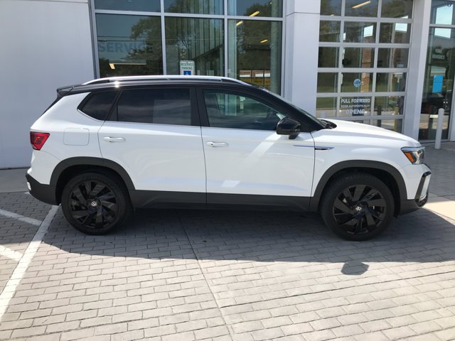 Certified Used 2023 Pure White Volkswagen SE image 9