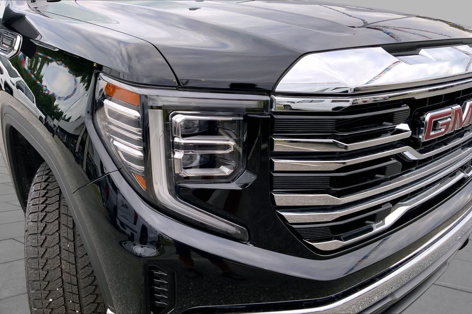 New 2026 Onyx Black GMC SLT image 12