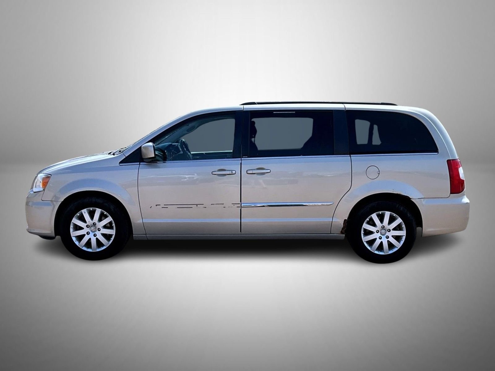Used 2014 Beige Chrysler Touring image 8