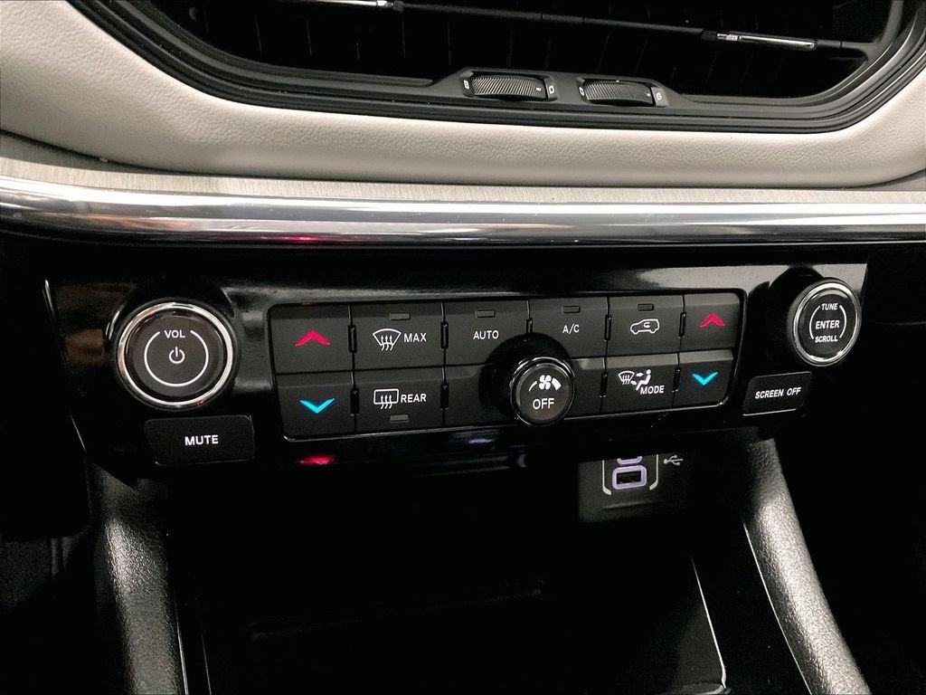 Used 2022 Bright White Clearcoat Jeep Limited image 25