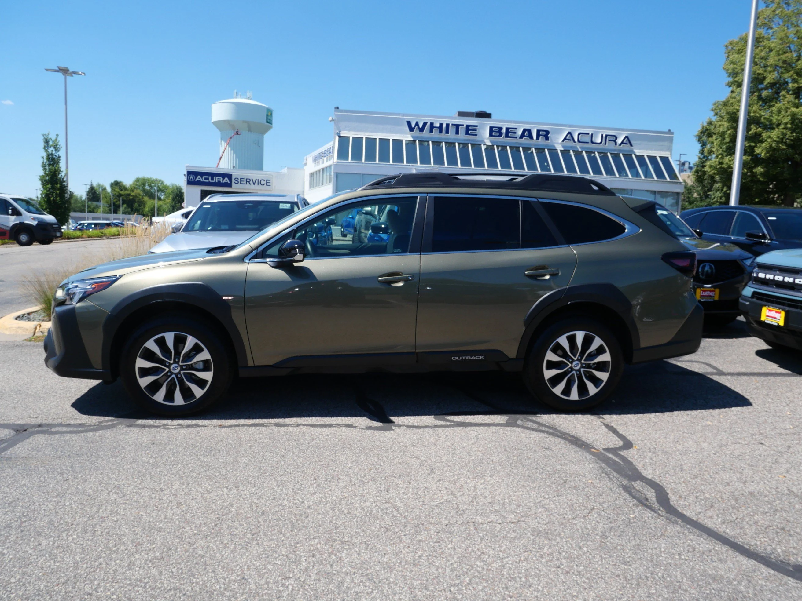 Used 2025 Autumn Green Metallic Subaru Limited image 4