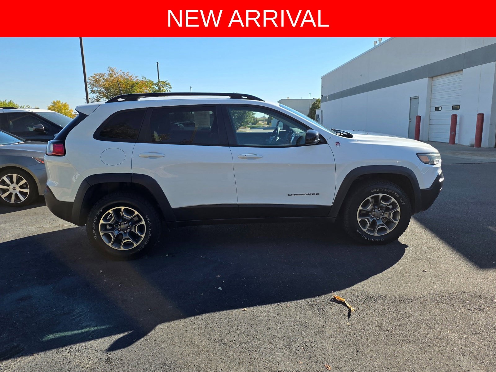 Used 2022 White Jeep Trailhawk image 3