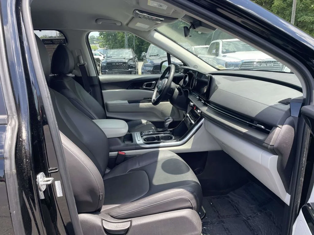 Used 2024 Black Kia EX image 15