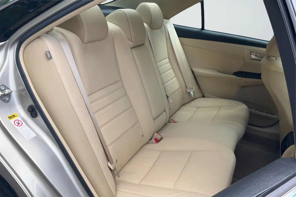 Used 2016 Gold Toyota XLE image 21