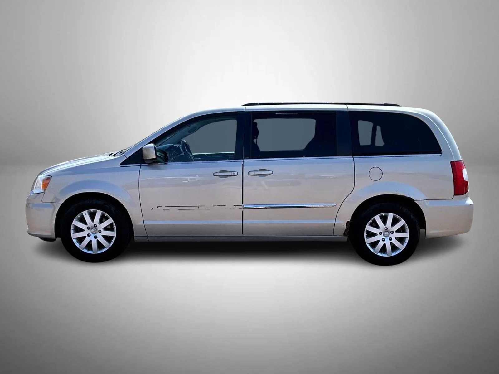Used 2014 Beige Chrysler Touring image 8
