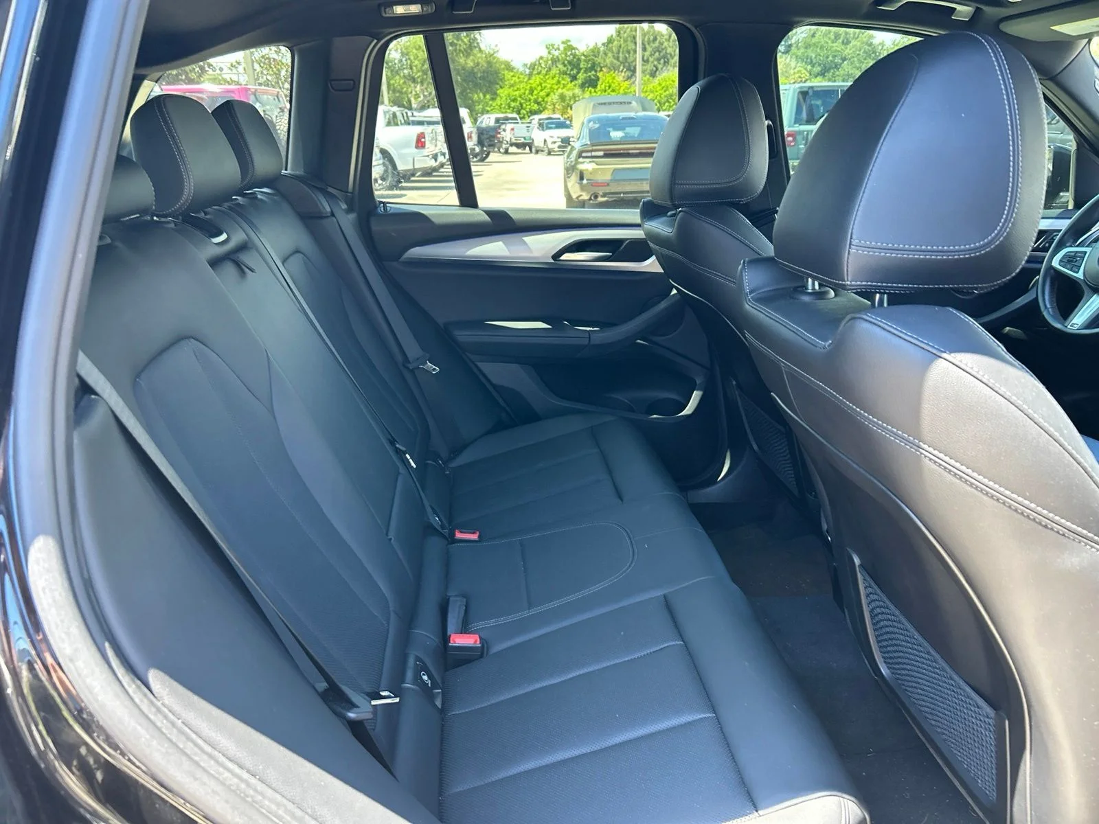 Used 2022 Black Sapphire Metallic BMW sDrive30i image 11