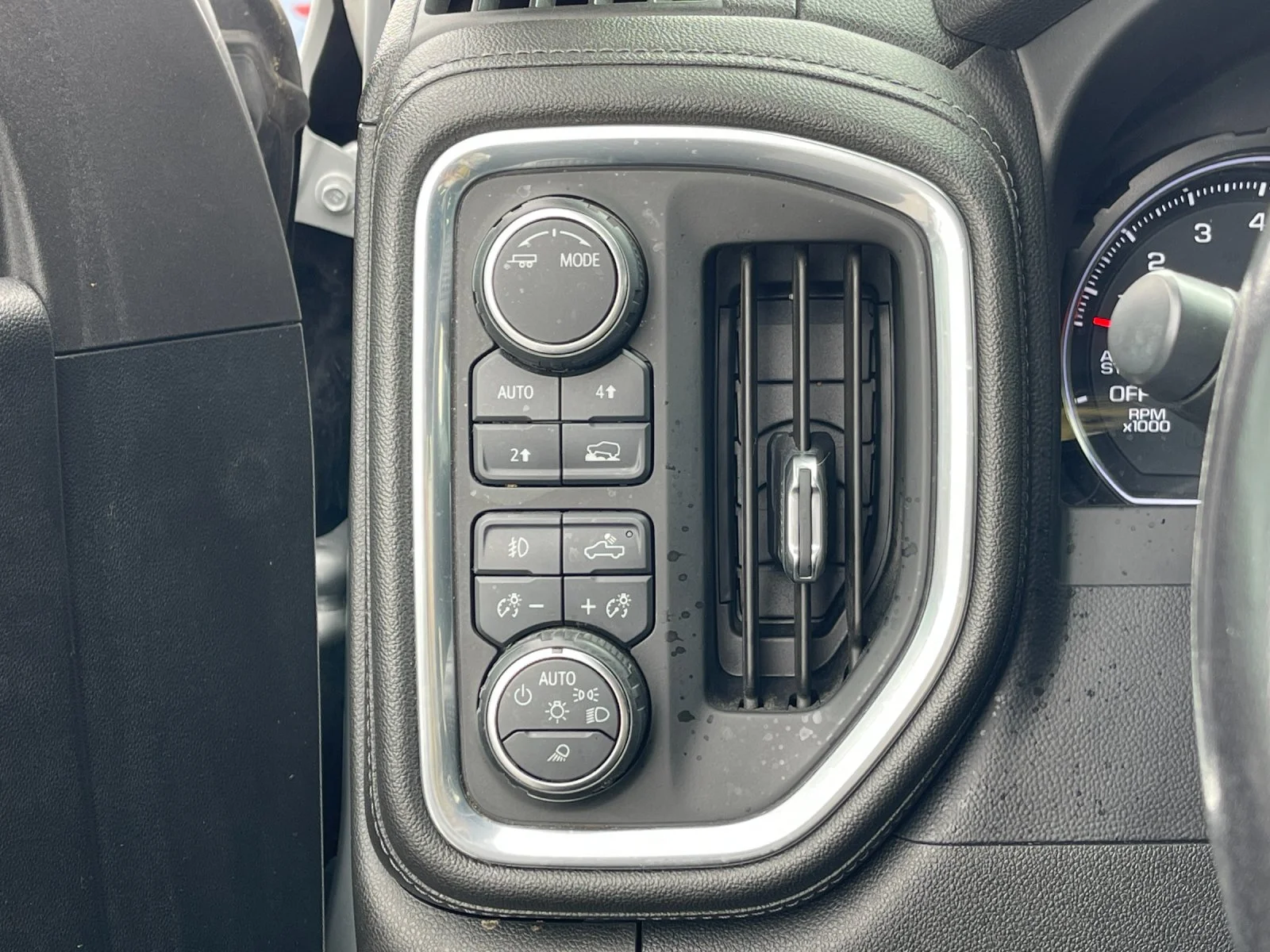 Used 2021 Silver Chevrolet RST image 30