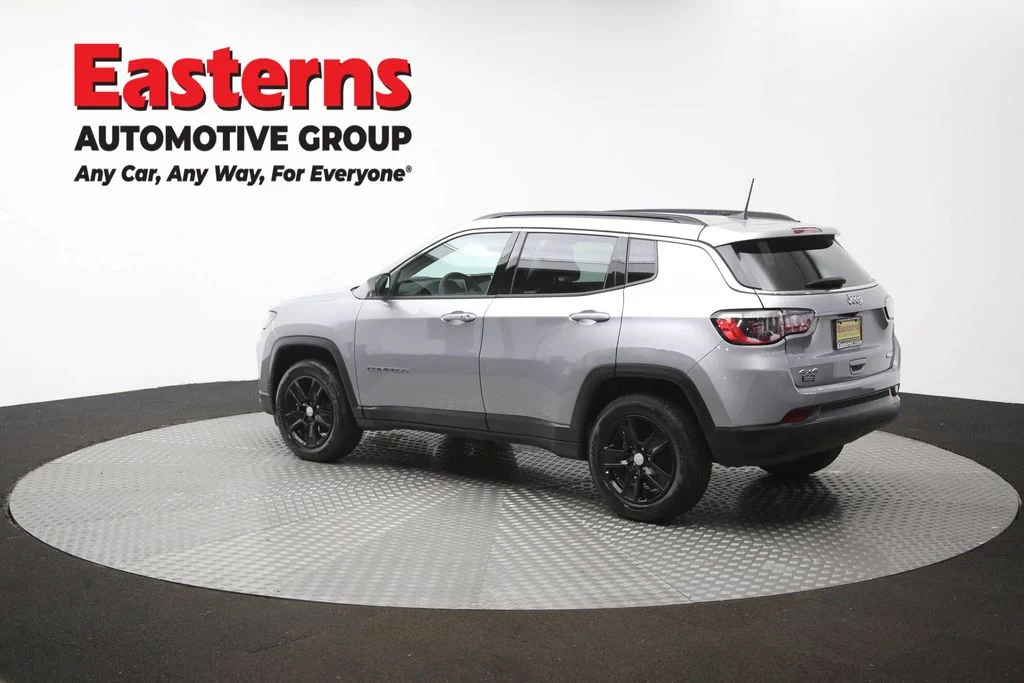 Used 2022 Silver Jeep Latitude image 65