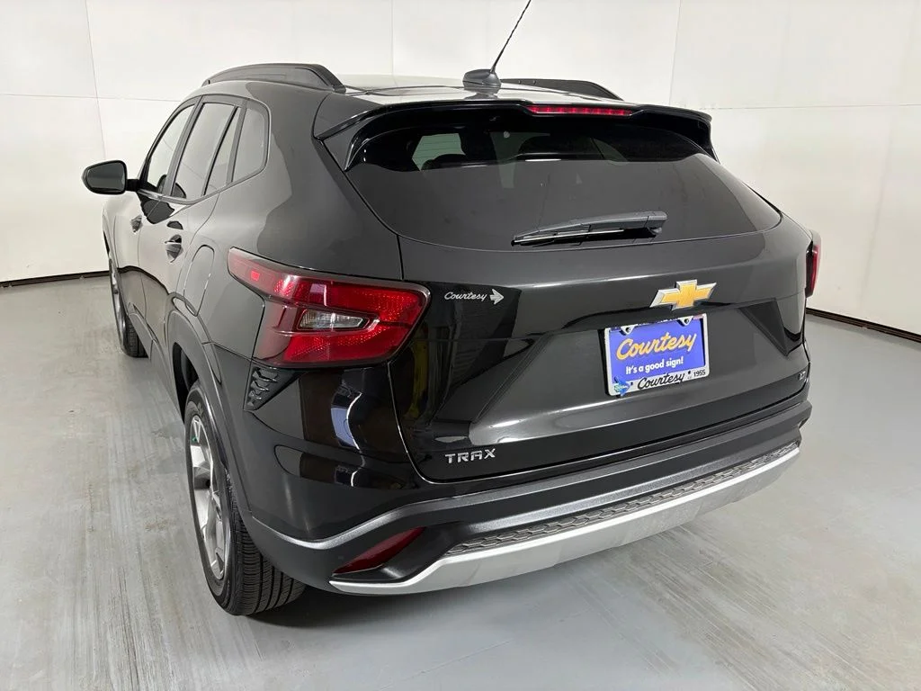 Used 2025 Black Chevrolet LT image 6