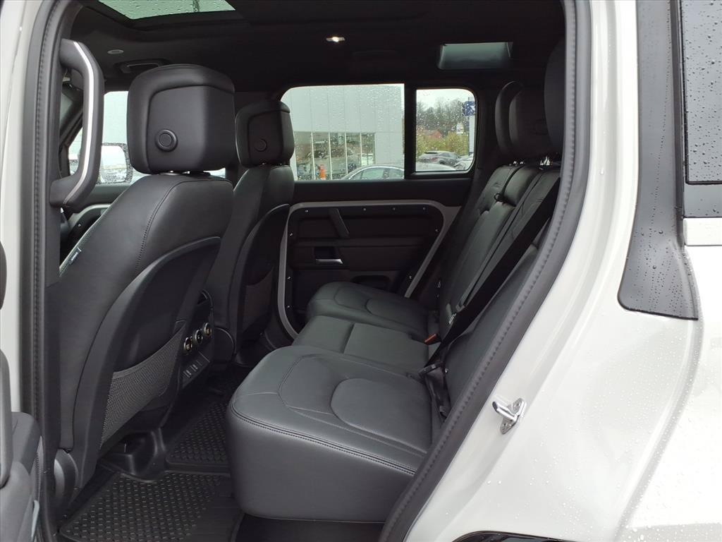 2026 Land Rover Defender X-Dynamic SE - Photo 12