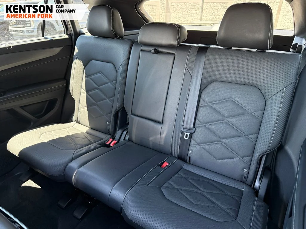 Used 2025 Black Volkswagen 2.0T SE w/Technology image 28