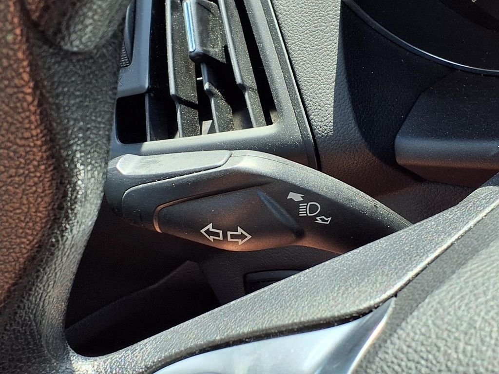 Used 2014 Blue Ford SE image 16