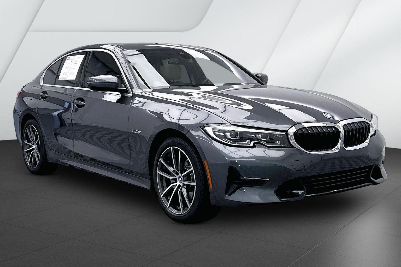 2022 BMW 3 Series 330e xDrive Sedan's photo