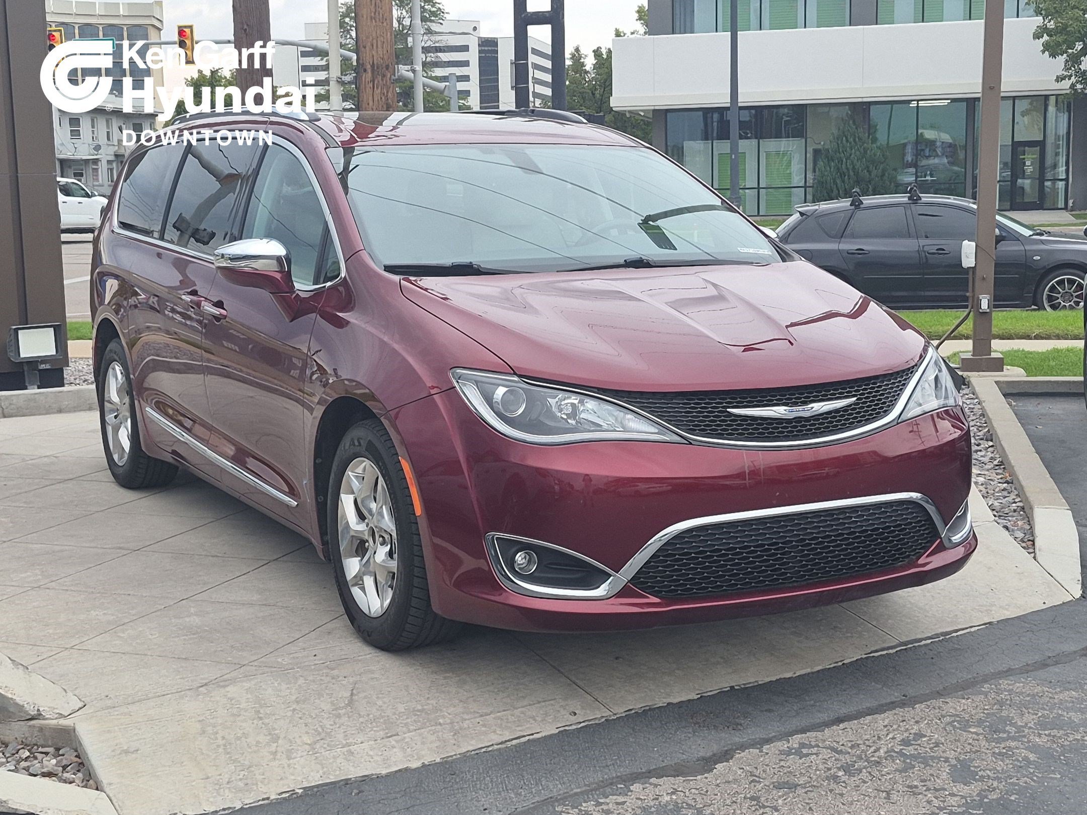 Used 2017 Velvet Red Pearlcoat Chrysler Limited image 1