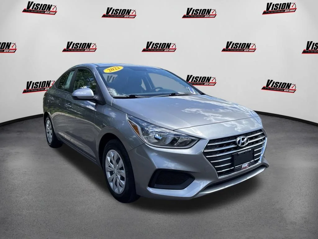 Used 2022 Gray Hyundai SE image 3