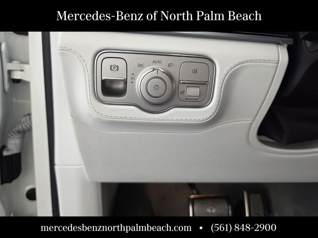 Used 2022 White Mercedes-Benz Maybach GLS 600 image 27