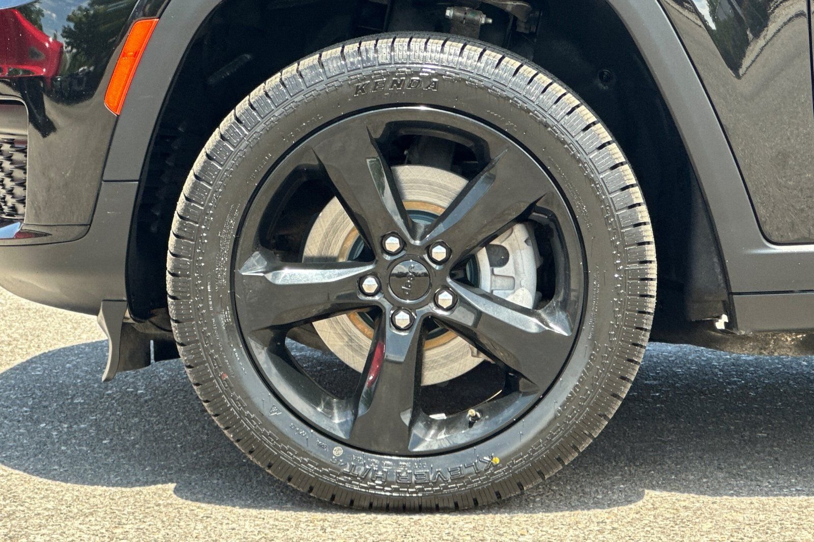 Used 2023 Black Jeep Altitude image 27