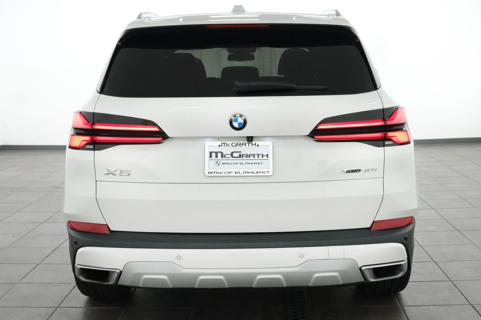 Used 2024 Alpine White BMW xDrive40i image 5
