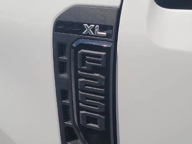 New 2027 Oxford White Ford XL image 9