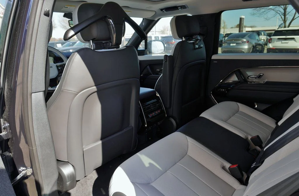New 2026 Constellation Blue Ultra Metallic Gloss Land Rover Dynamic SE image 28