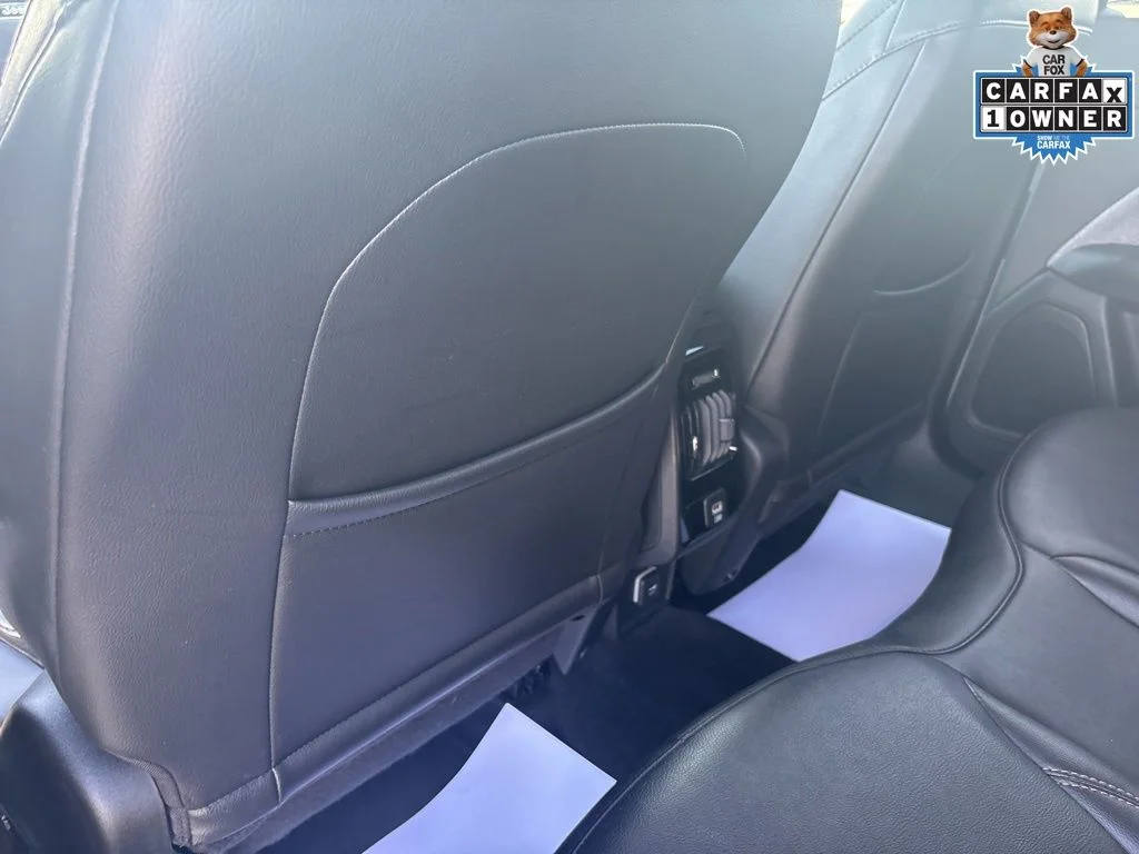 Used 2022 Silver Jeep Latitude Lux image 29