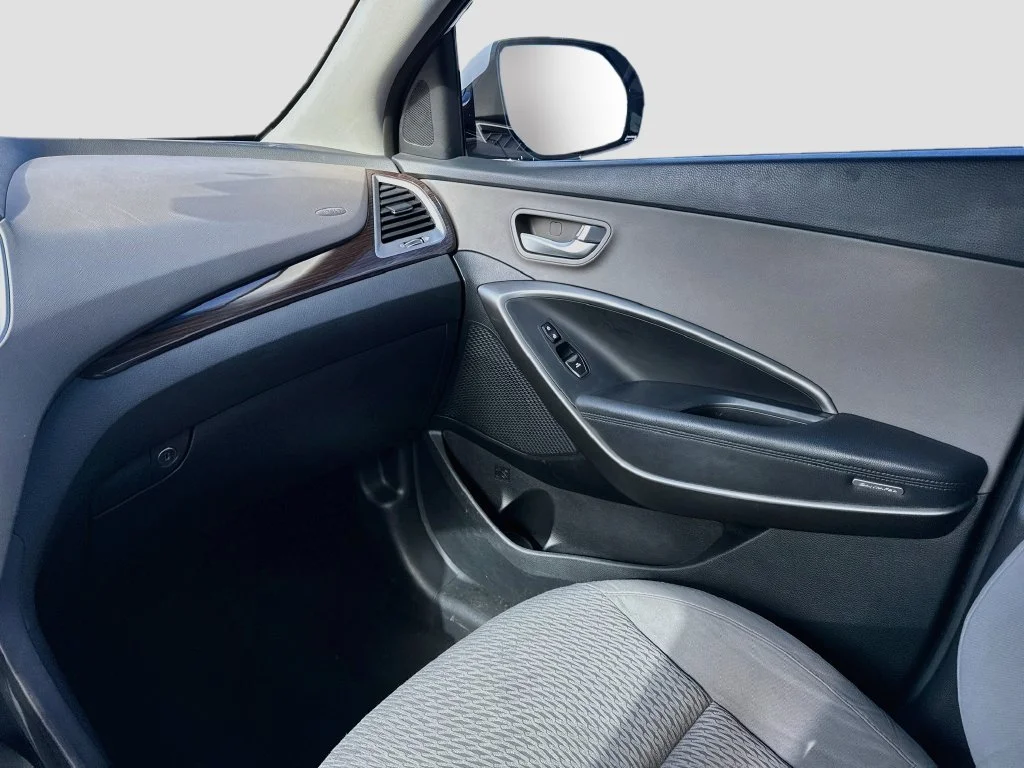 Used 2017 White Hyundai SE image 26